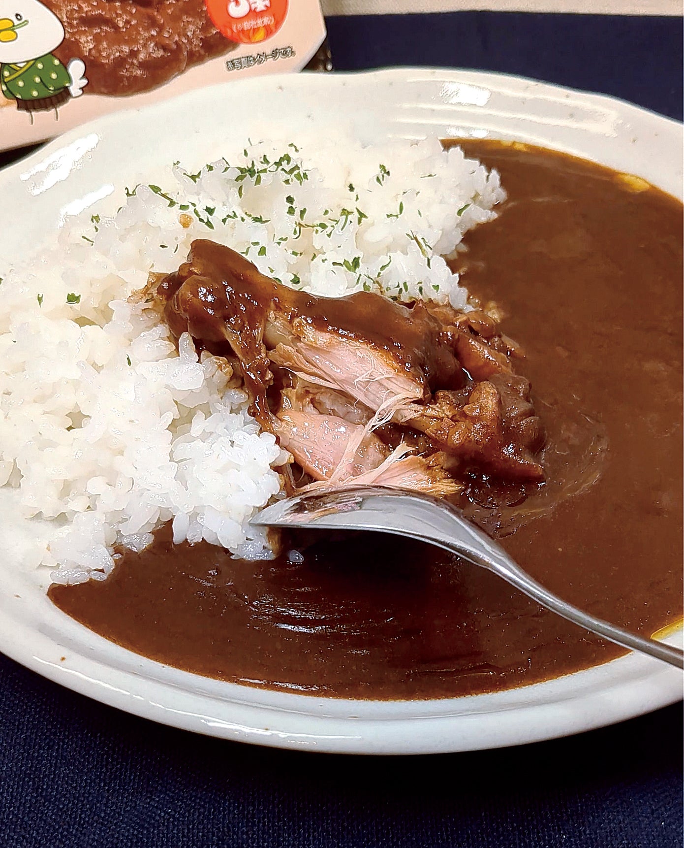 オリーブ地鶏の手羽元カレー